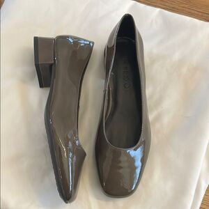 THE FLEXX BROWN PATENT LEATHER SHOES. LOW HEEL. NEW